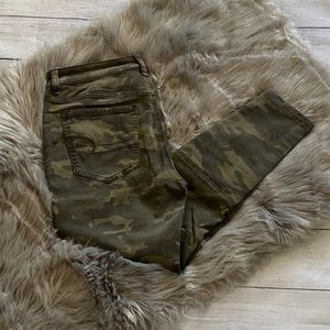 American Eagle Hi-Rise Jegging Camo Size 8 X-Short
